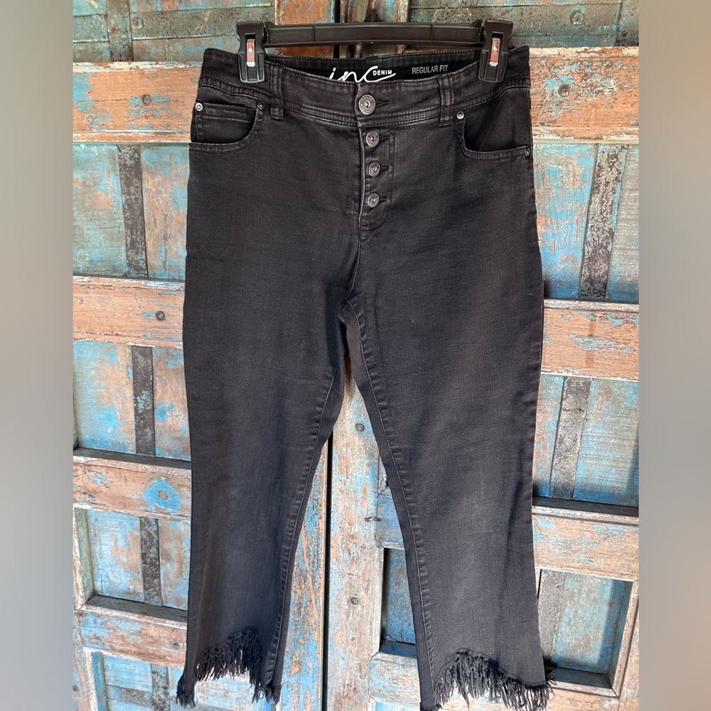 Black cropped jeans